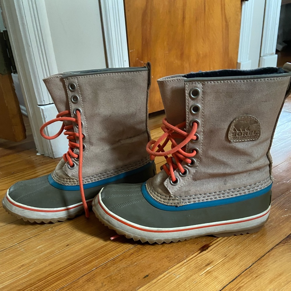 Sorel waterproof winter boots size 6